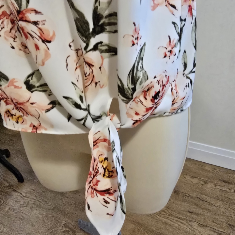 Dynamite Floral V-Neck Blouse - White and Pink - Picture 3 of 5